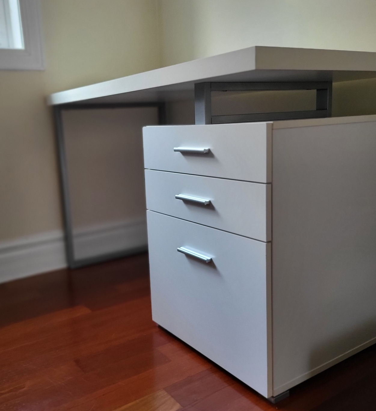 White Desk with 3 Storage Drawers. - photo 2