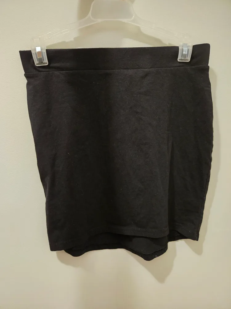 H&M Divided Black Skirt - Size S thumbnail