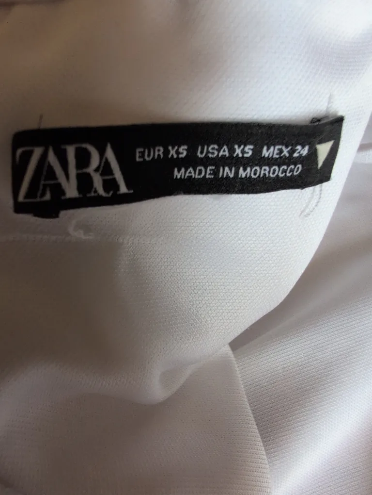 🇨🇦 White Dress with cross cross straps and zipper in back image indicator(6)