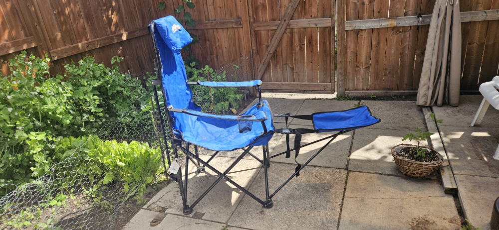 Camping chair w/footrest that reclines 🇨🇦 - photo 2