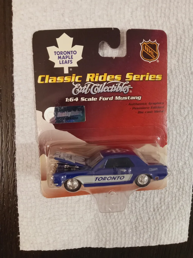 Toronto Maple Leafs Ertl Collectibles Ford Mustang 1:64 thumbnail