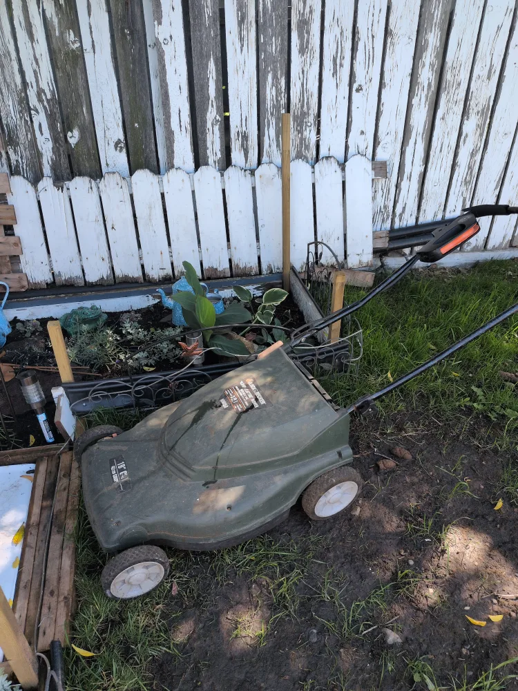 Black & Decker NM250 Electric Lawn Mower image indicator(2)