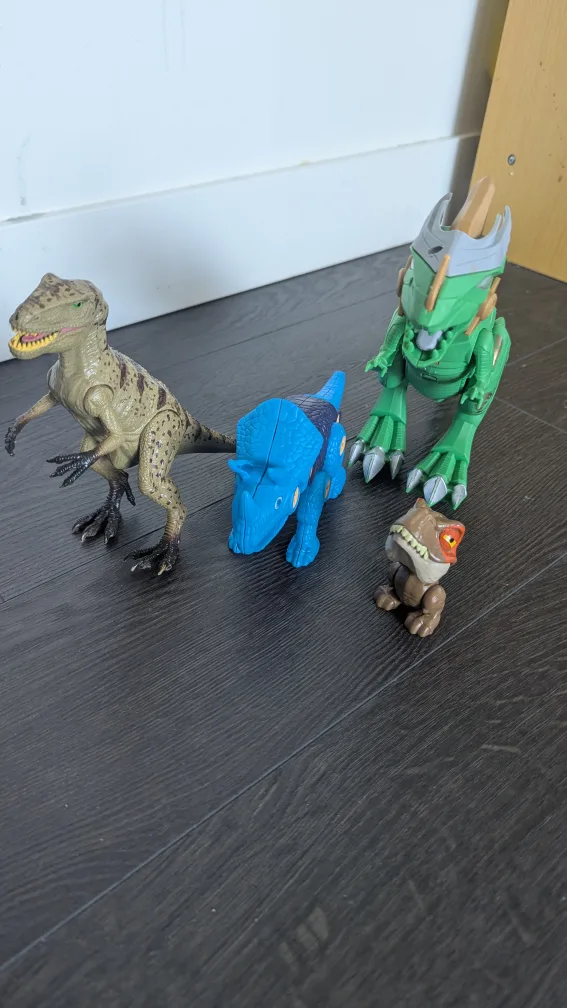 Dinosaur Action Figures Lot thumbnail