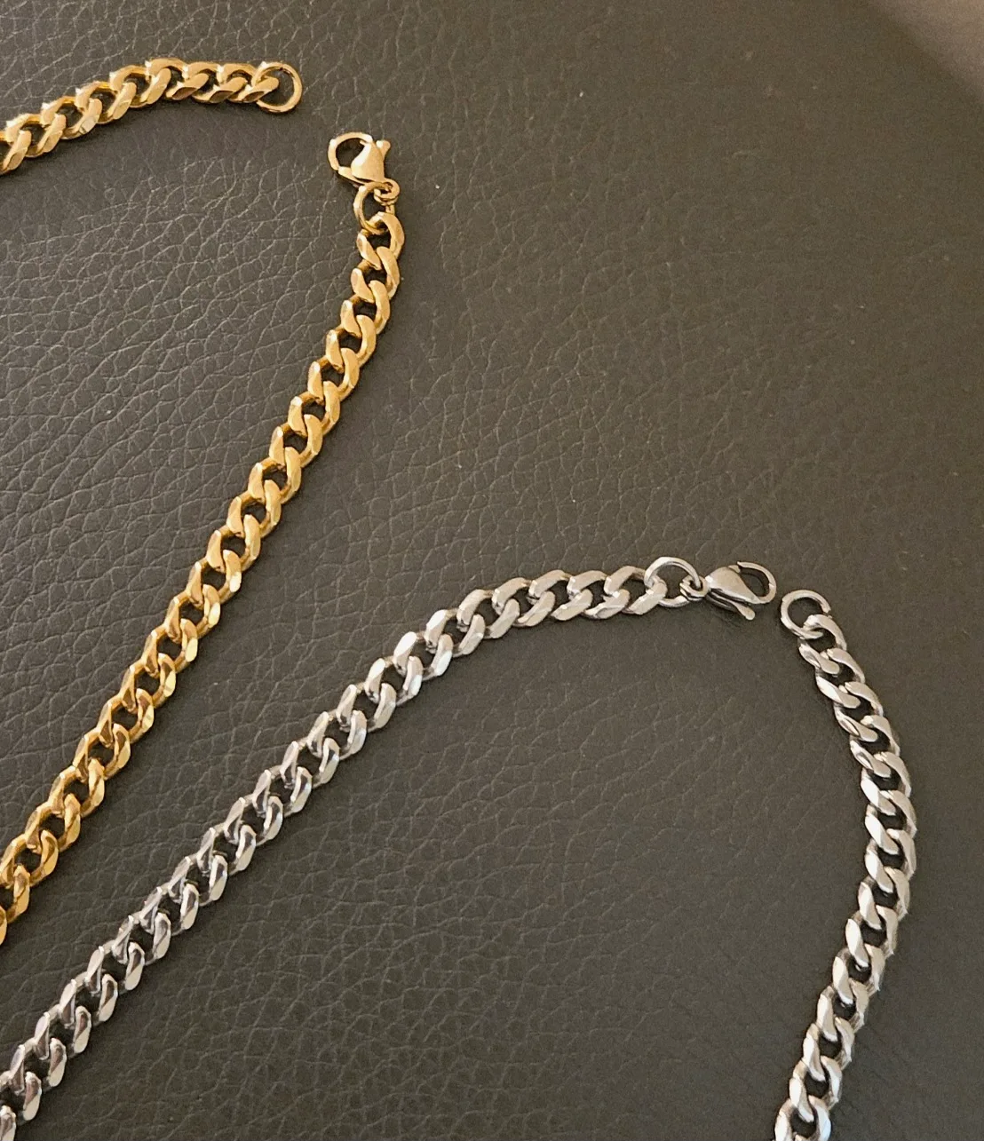 Men's Cuban Chain Necklaces image indicator(2)