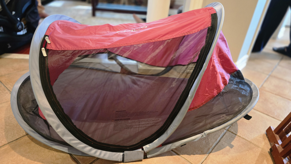 🌟 KidCo PeaPod Travel Bed – Lightweight & Portable! 🌟