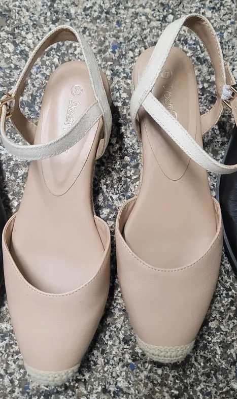 Ecco Black Leather Flats - Size 37 image indicator(3)