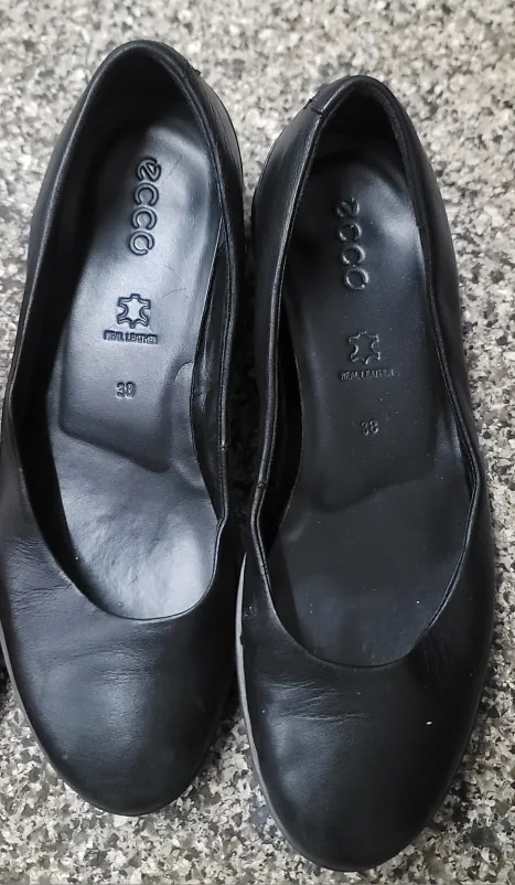 Ecco Black Leather Flats - Size 37 image indicator(4)