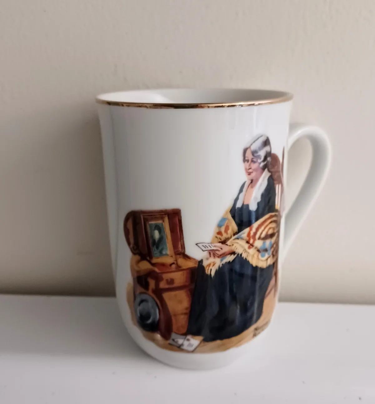 Set of 4 Vintage Gold rimmed Norman Rockwell Collector's mugs image indicator(2)