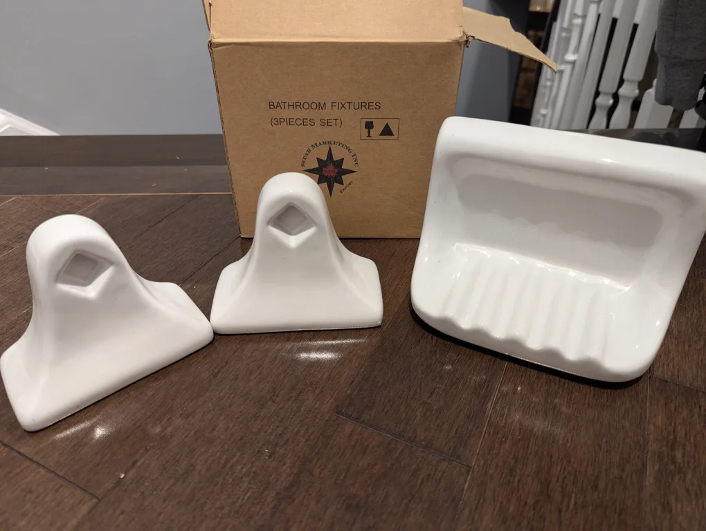 🇨🇦 Never used - Bathroom Fixtures (3 Piece Set) thumbnail