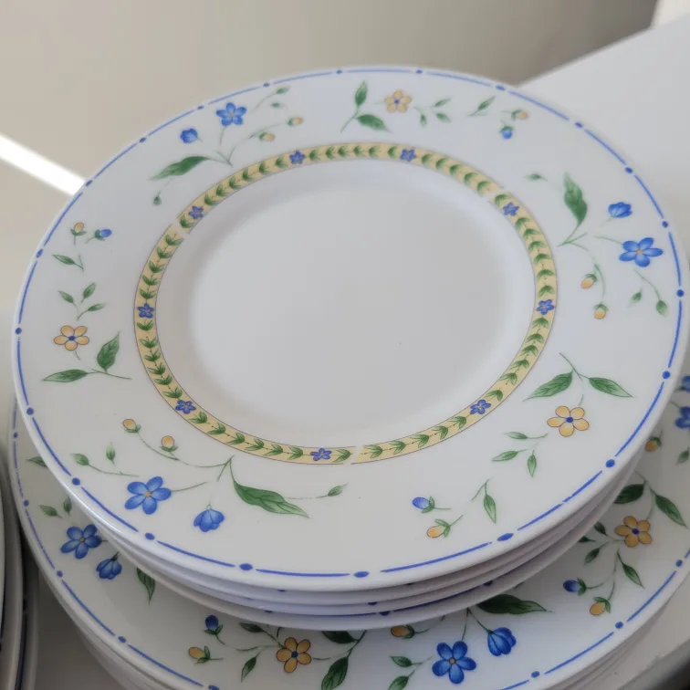 Set of 16 Soup Bowls & Dishes image indicator(2)