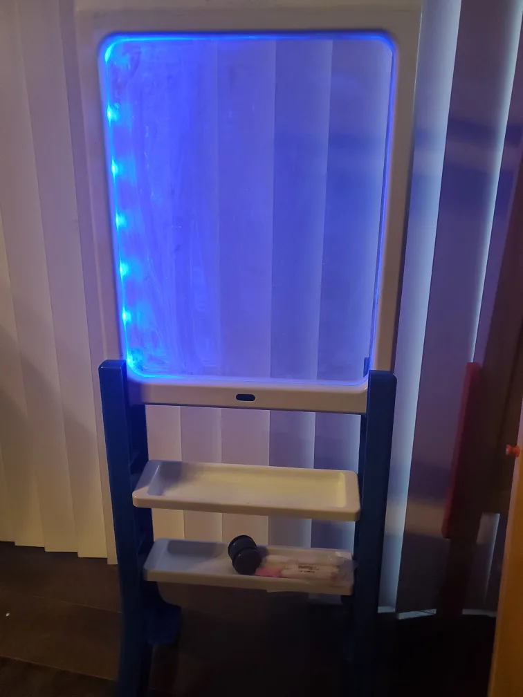 Light Up Kids Easel image indicator(4)