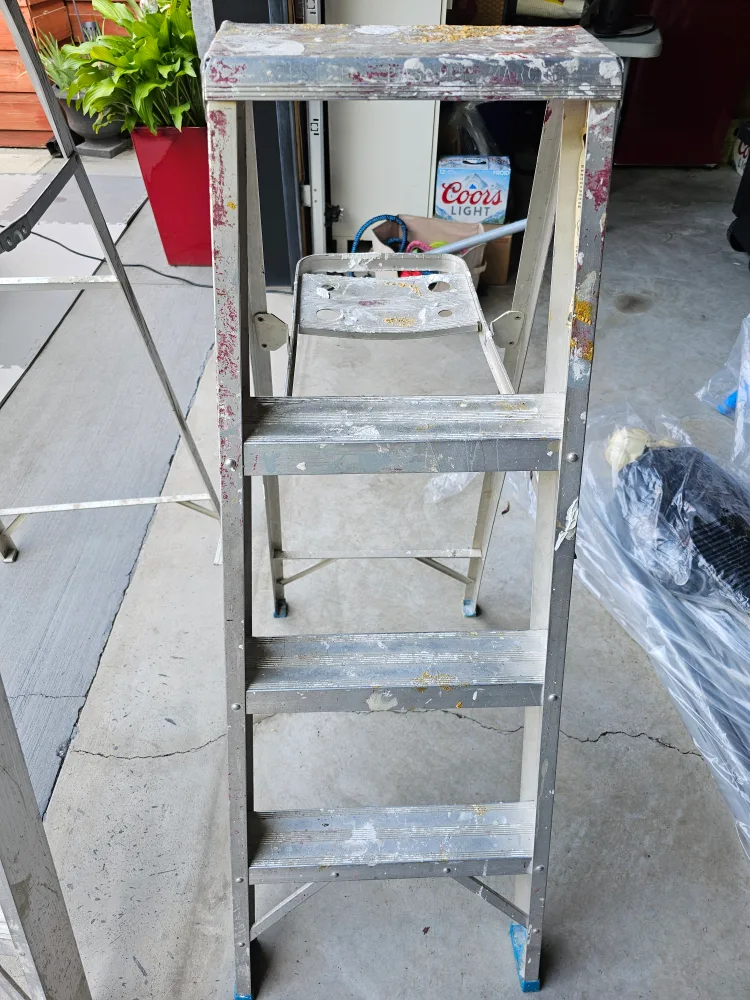 Used Aluminum Step Ladder thumbnail