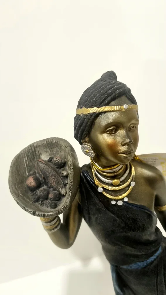 Unique Figurine thumbnail