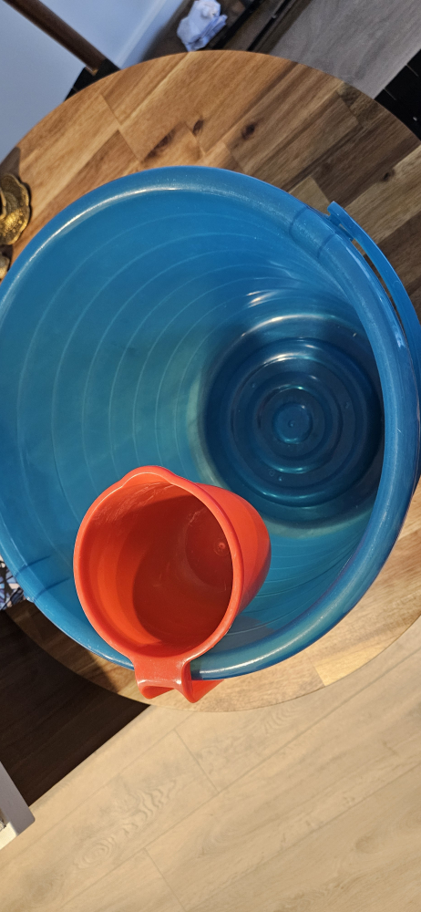 Plastic bucket with Mug - photo 2