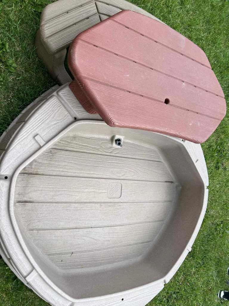 Step2 Crabbie Sandbox with Picnic Table/free delivery thumbnail
