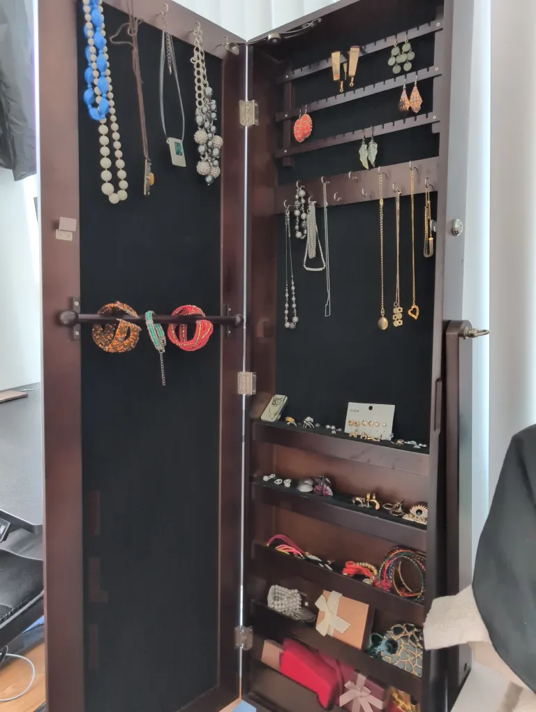 Brown Jewellery Armoire with Mirror 🇨🇦 image indicator(5)