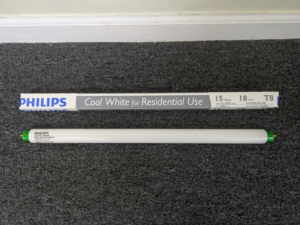 Philips 15W 18-Inch T8 Cool White Light Bulb thumbnail