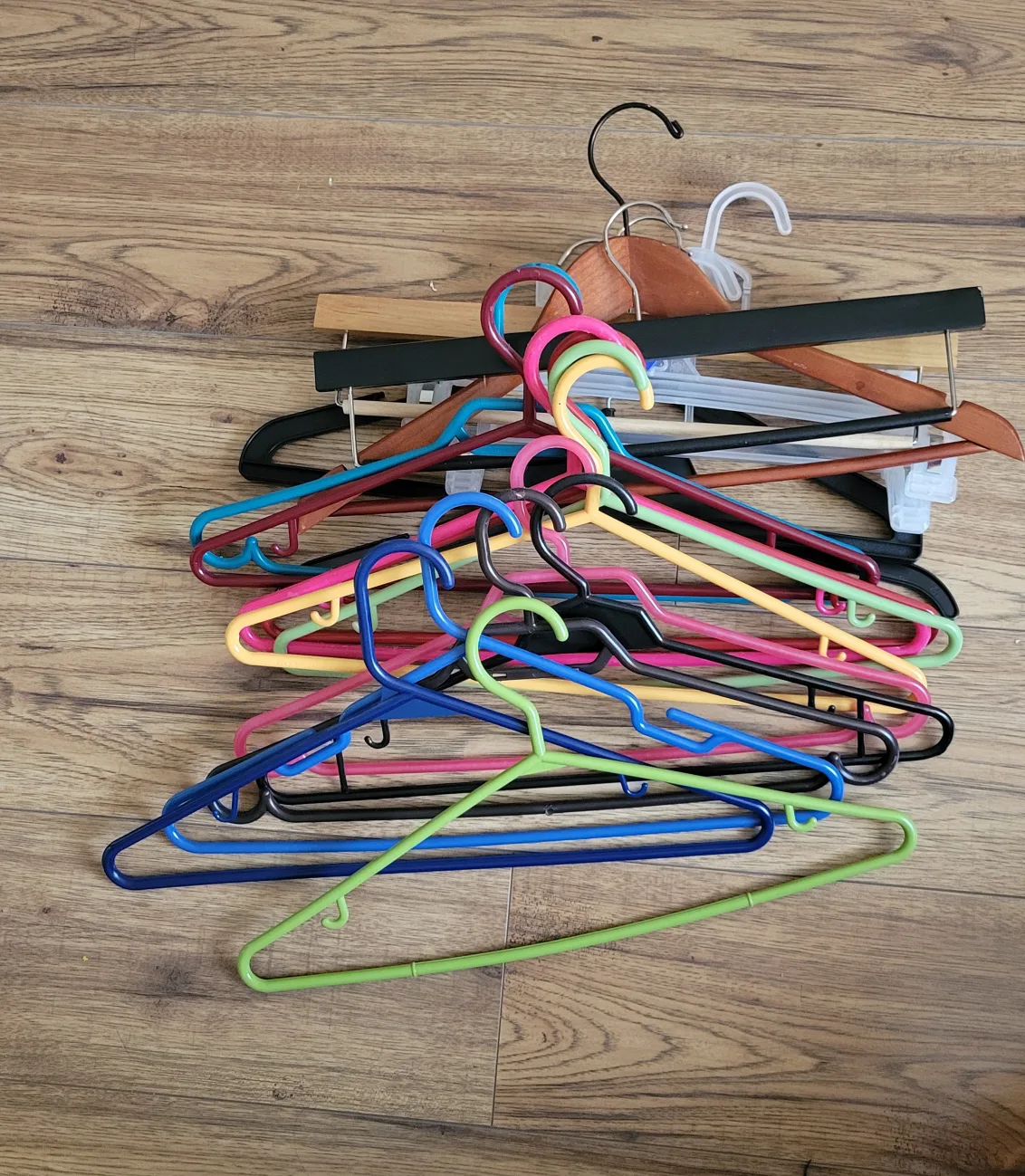 Assorted Clothes Hangers - Variety of Styles 🇨🇦 thumbnail