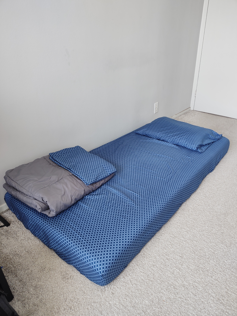 Lucid 6" Twin Mattress Firm with pillow