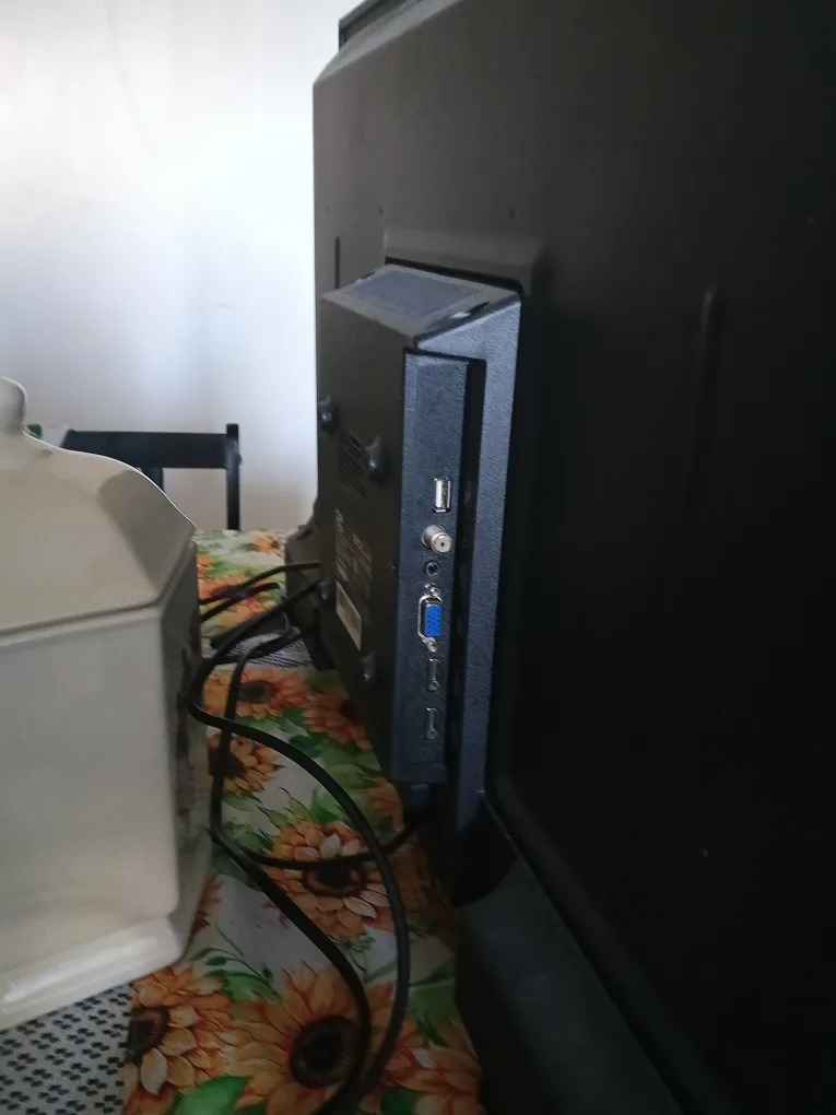 Bolva 32BV19 32" LED HDTV image indicator(3)