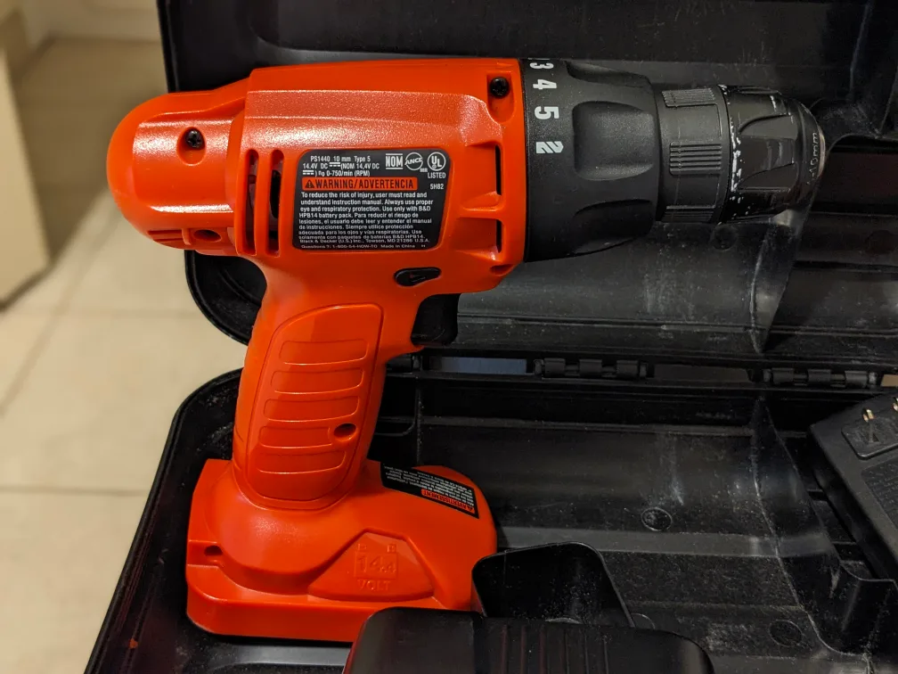 Black & Decker 14.4V Cordless Drill with Case + Bits image indicator(5)