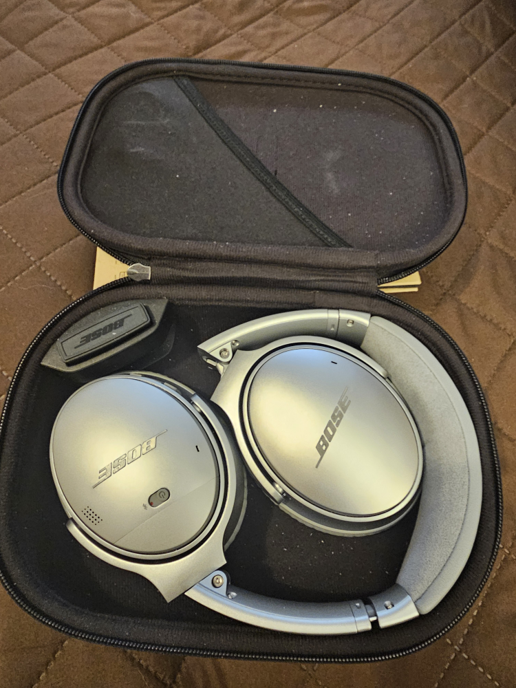 Bose QuietComfort 45 Silver Headphones w/ Case - photo 2