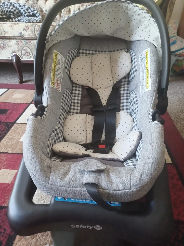 Safety 1st Infant Car Seat along with blanket thumbnail