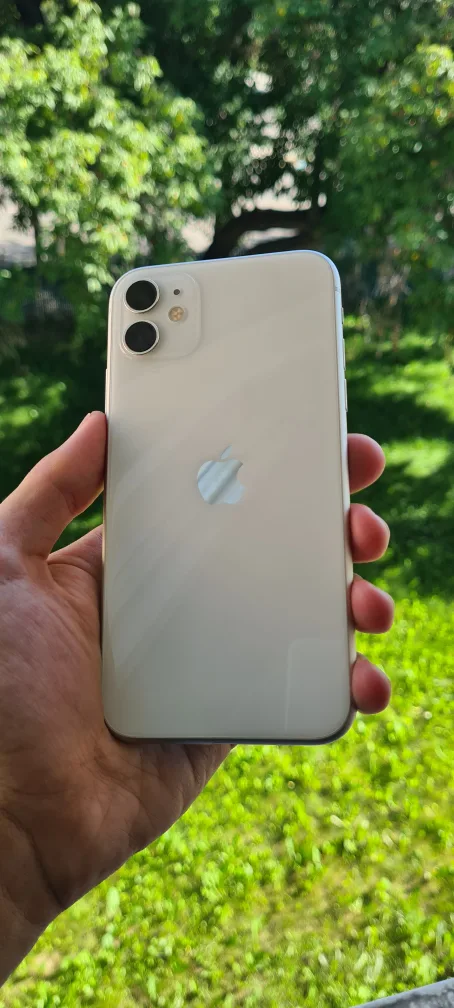 iPhone 11 - White 128gb thumbnail