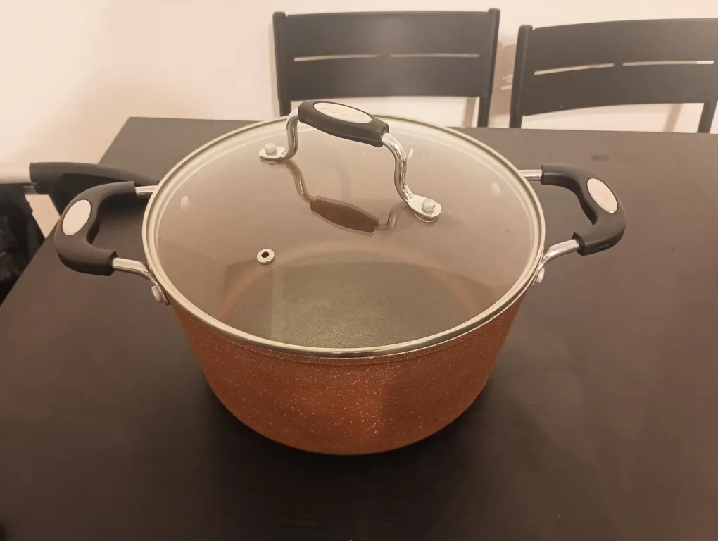 Large pot with glass lid thumbnail