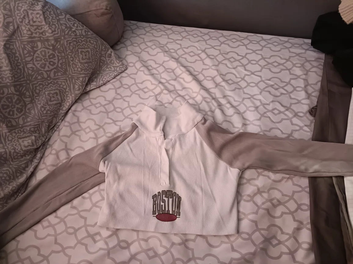 Boston Long Sleeve Crop Top image indicator(2)