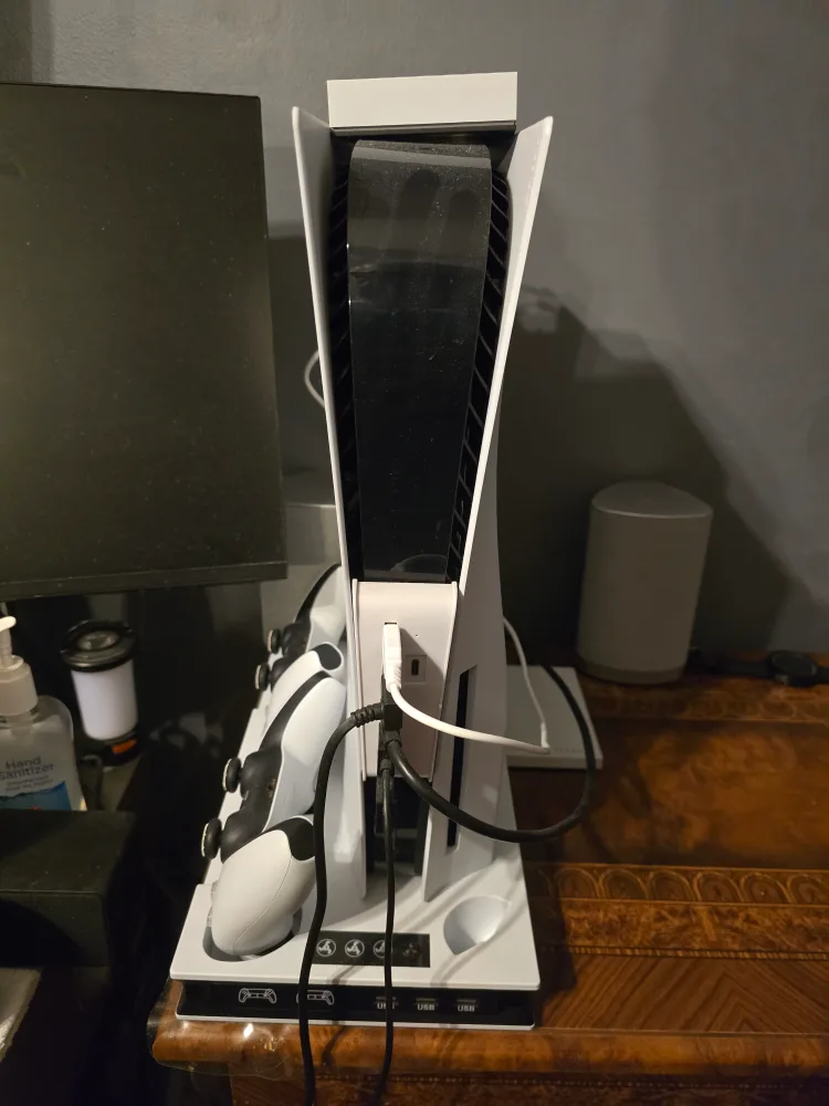 Ps5 modded 7.20 has 2 controllers and 2 hard drives thumbnail