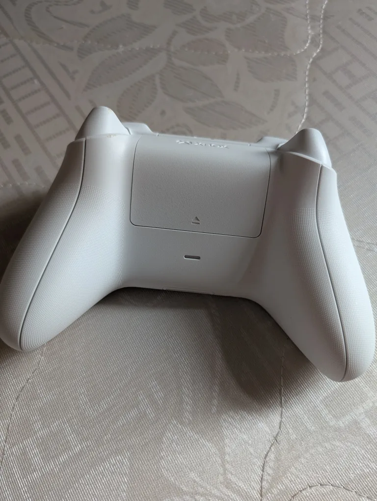 Xbox Wireless Controller - White image indicator(3)