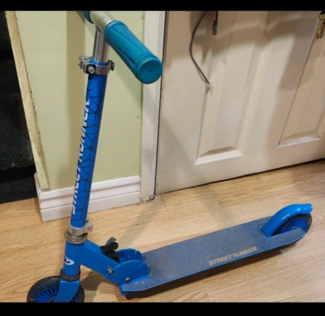 Street Runner Blue Scooter thumbnail