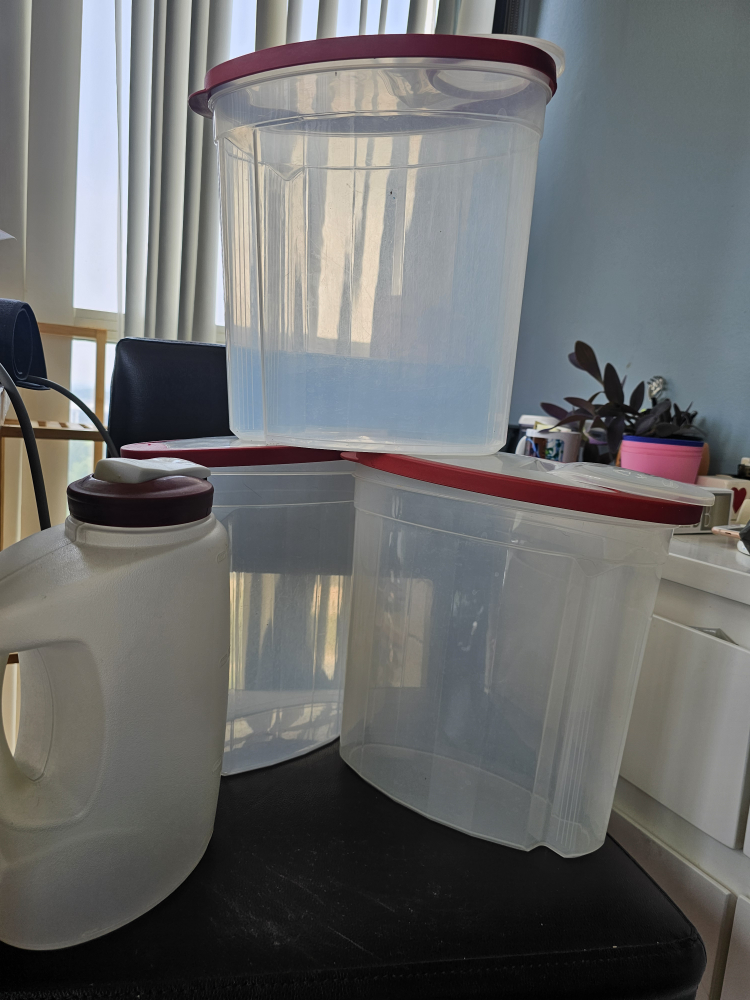 Rubbermaid Oval Containers + Juice Jug - photo 2