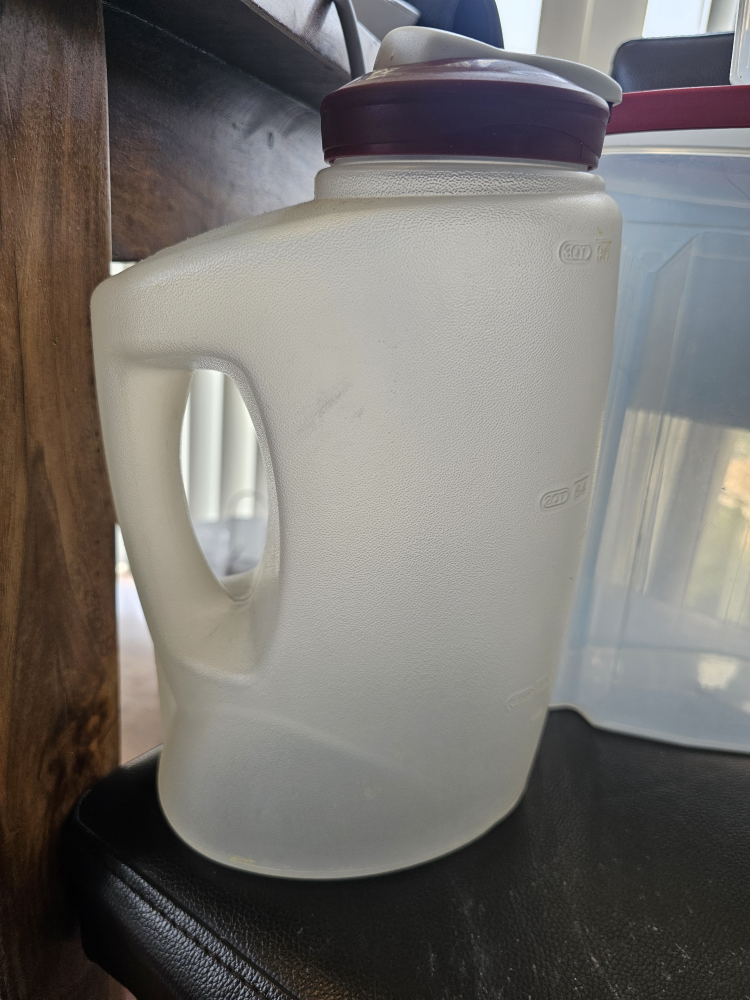 Rubbermaid Oval Containers + Juice Jug - photo 3