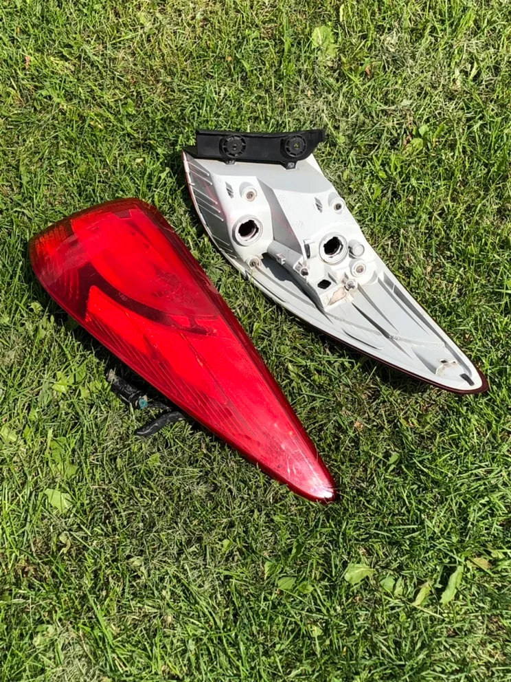 Orignal set of Hyundai Tucson 2010-2015 rear Tail lights image indicator(4)