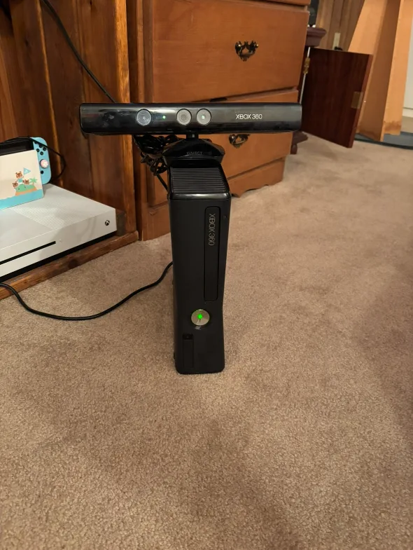 Xbox 360 Slim Lot image indicator(2)