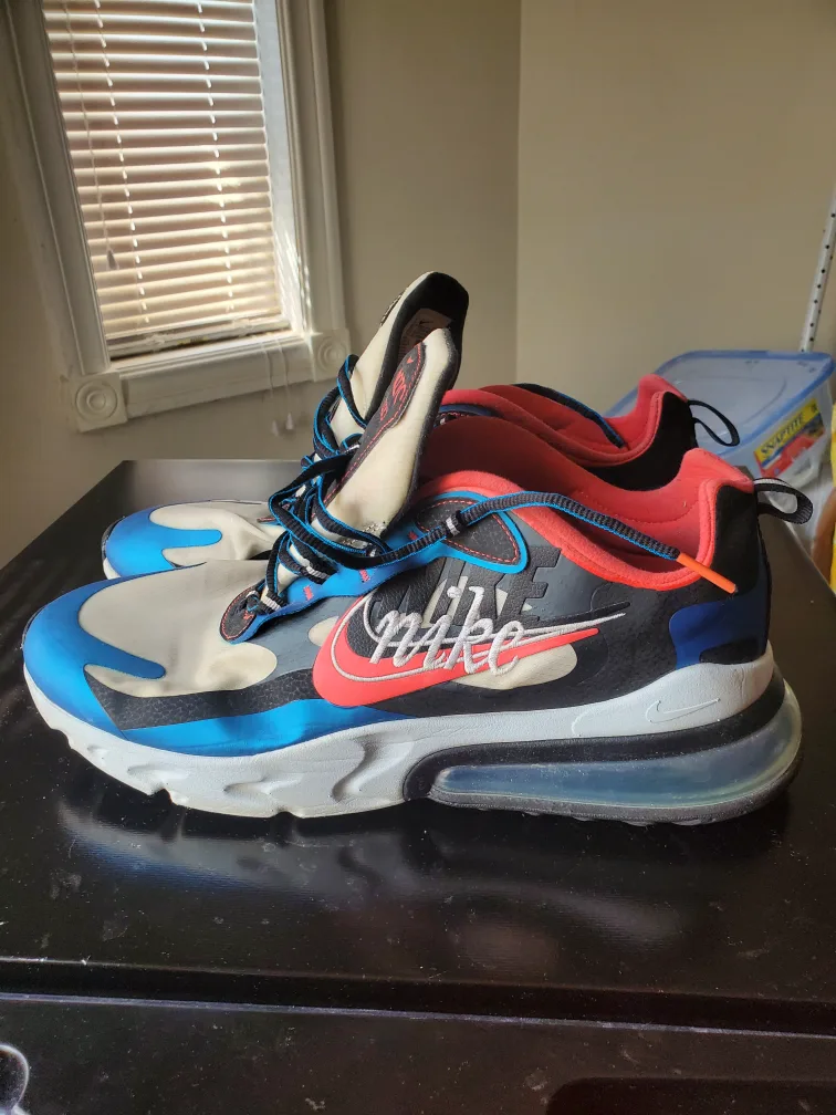Authentic Nike Air Max 270 React Men's Size 13 thumbnail