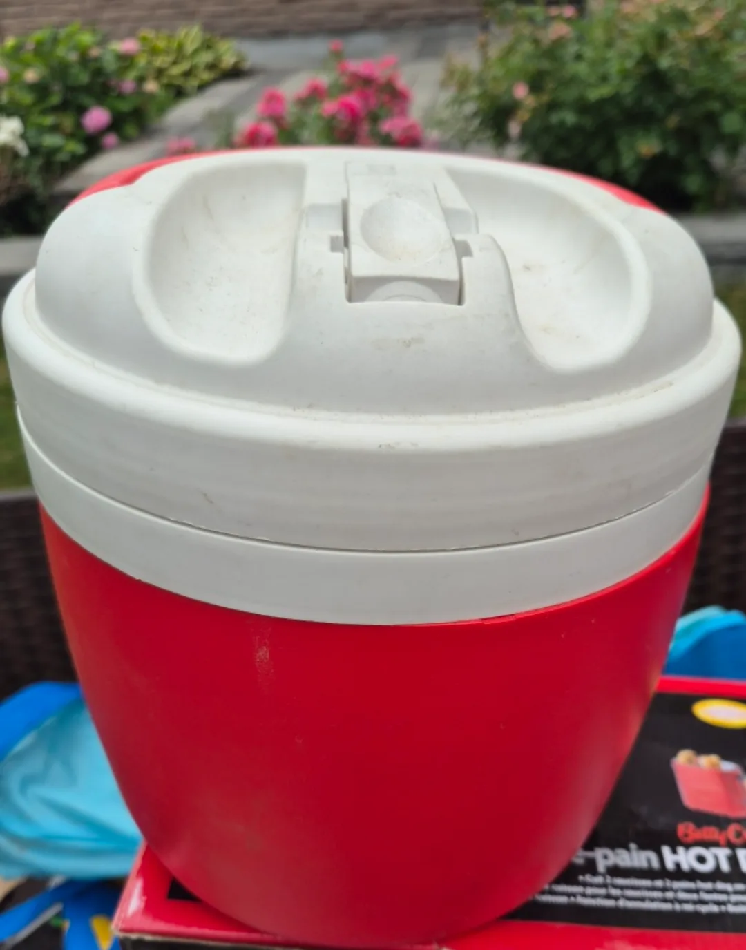 Igloo Water Cooler - Red and White thumbnail