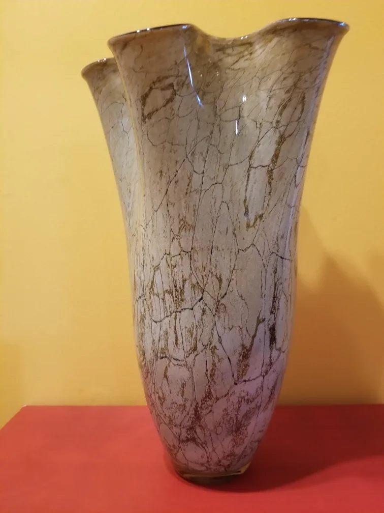 Decorative Beige and Brown Vase image indicator(3)