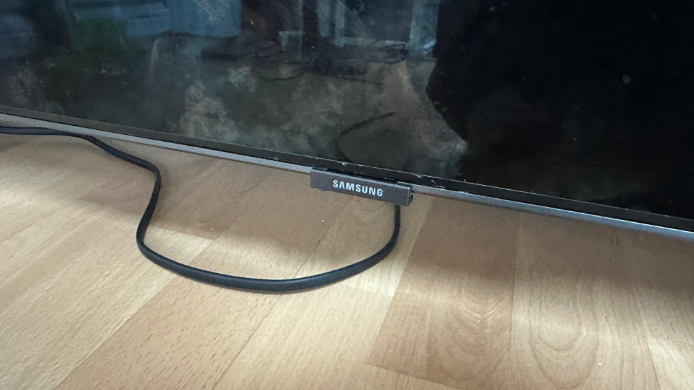 Samsung QN65Q8FNBF 65" TV- for parts - photo 2