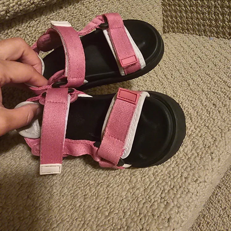 Gap Kids Pink Sandals - Size 7-8 thumbnail