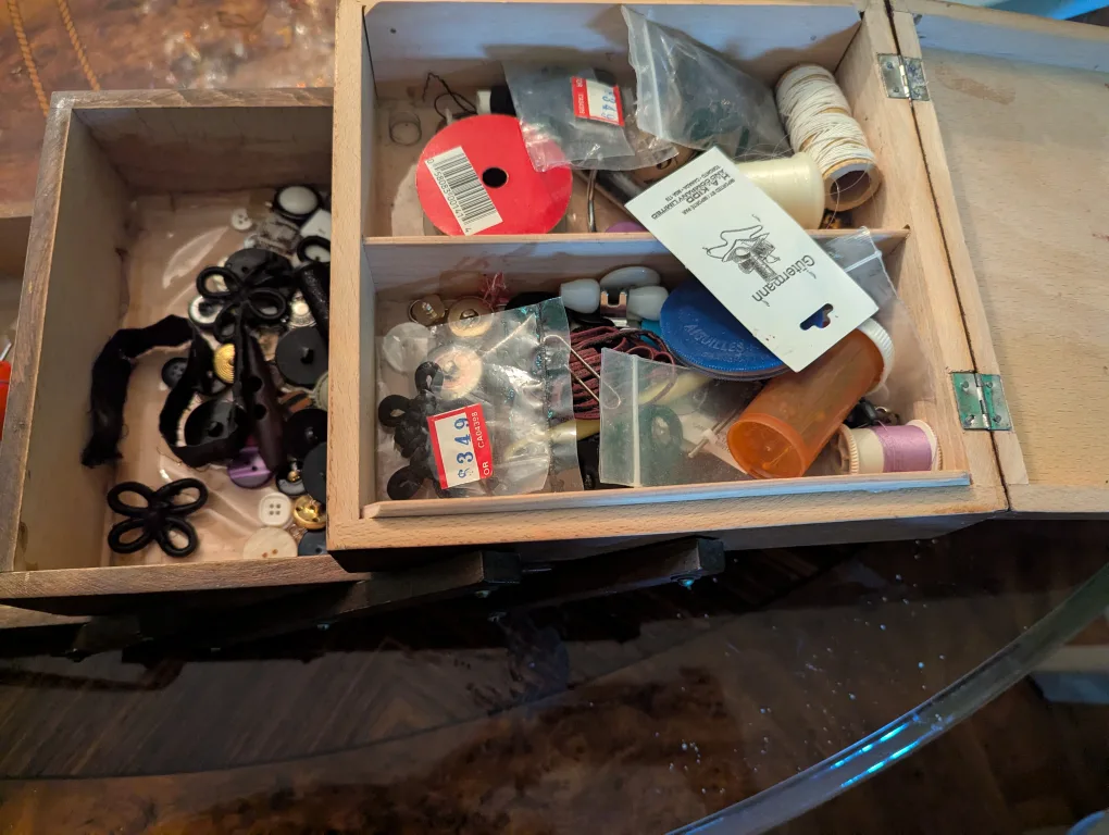 🇨🇦Vintage Wooden Sewing Box with Supplies image indicator(4)