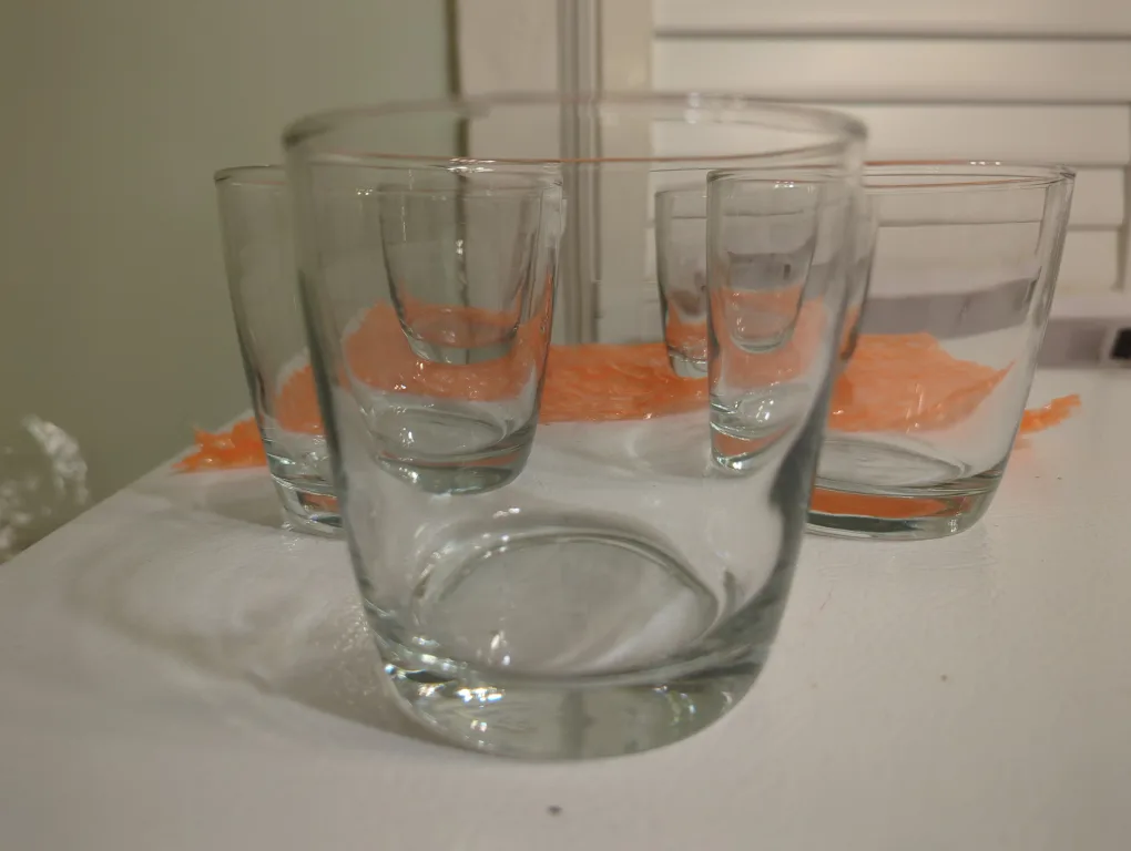 Set of 5 Clear Drinking Glasses thumbnail
