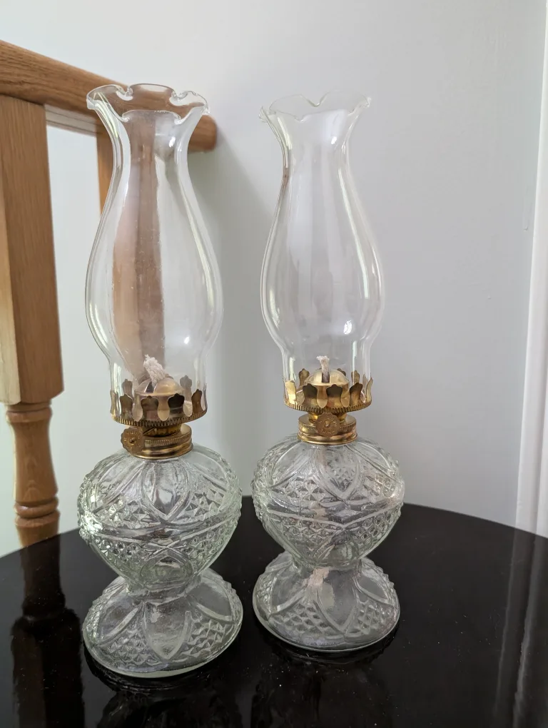 🇨🇦Pair of Vintage Clear Glass Oil Lamps thumbnail