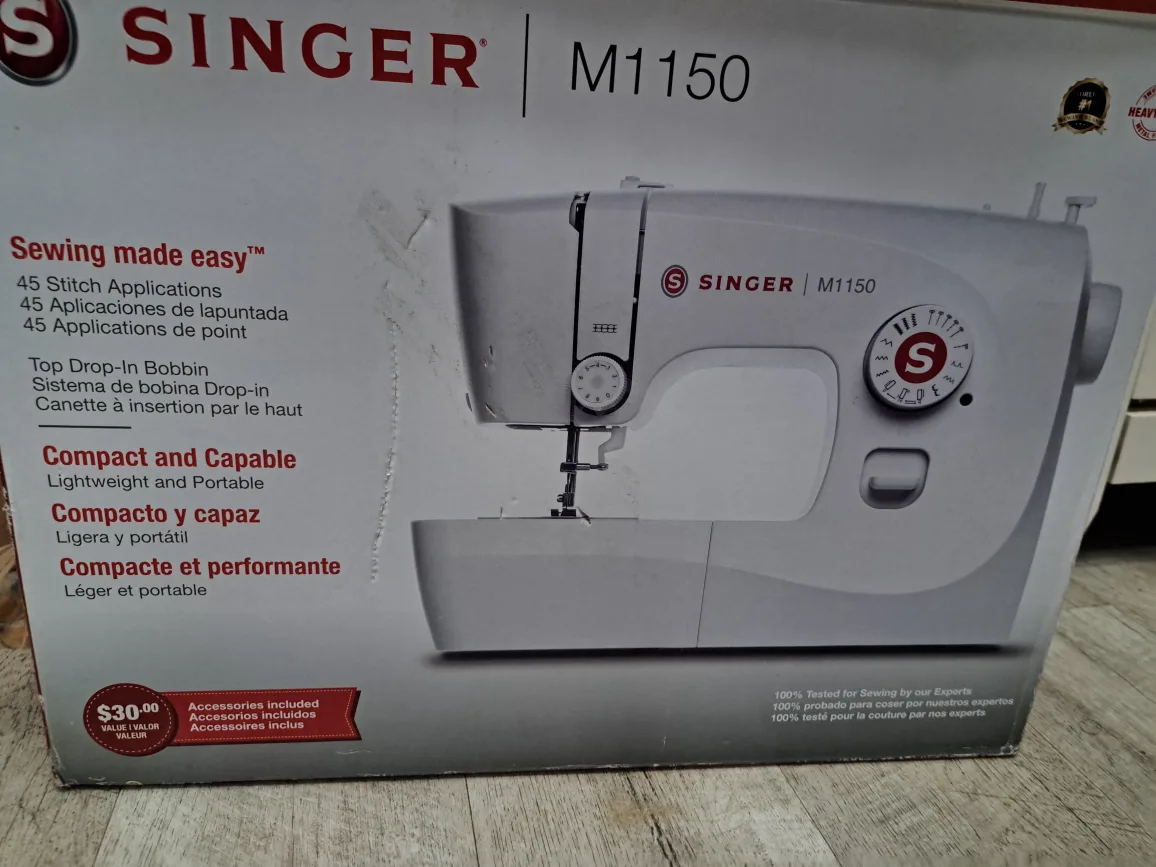 Singer M1150 Sewing Machine - Compact & Portable thumbnail
