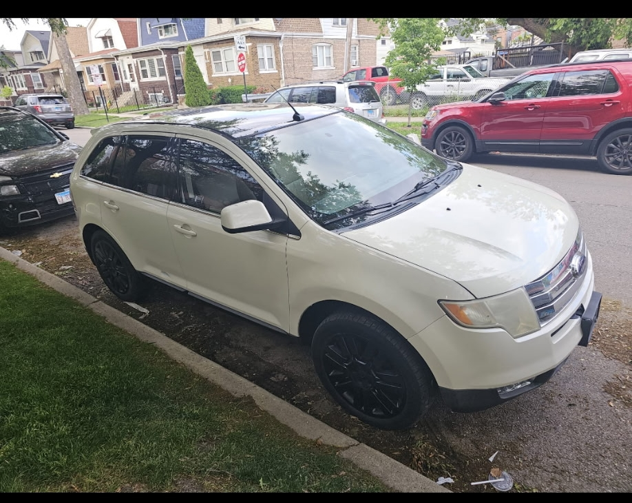 Ford Edge White SUV - 157.206 miles