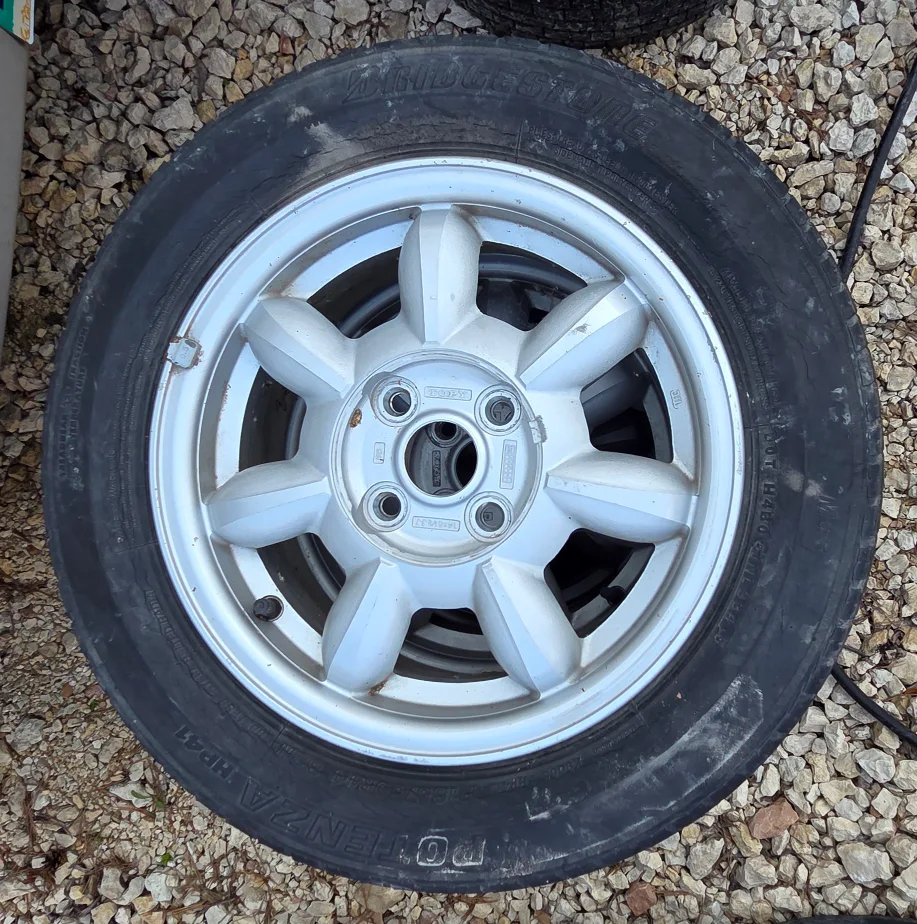 Miata Daisy's No Center Caps thumbnail