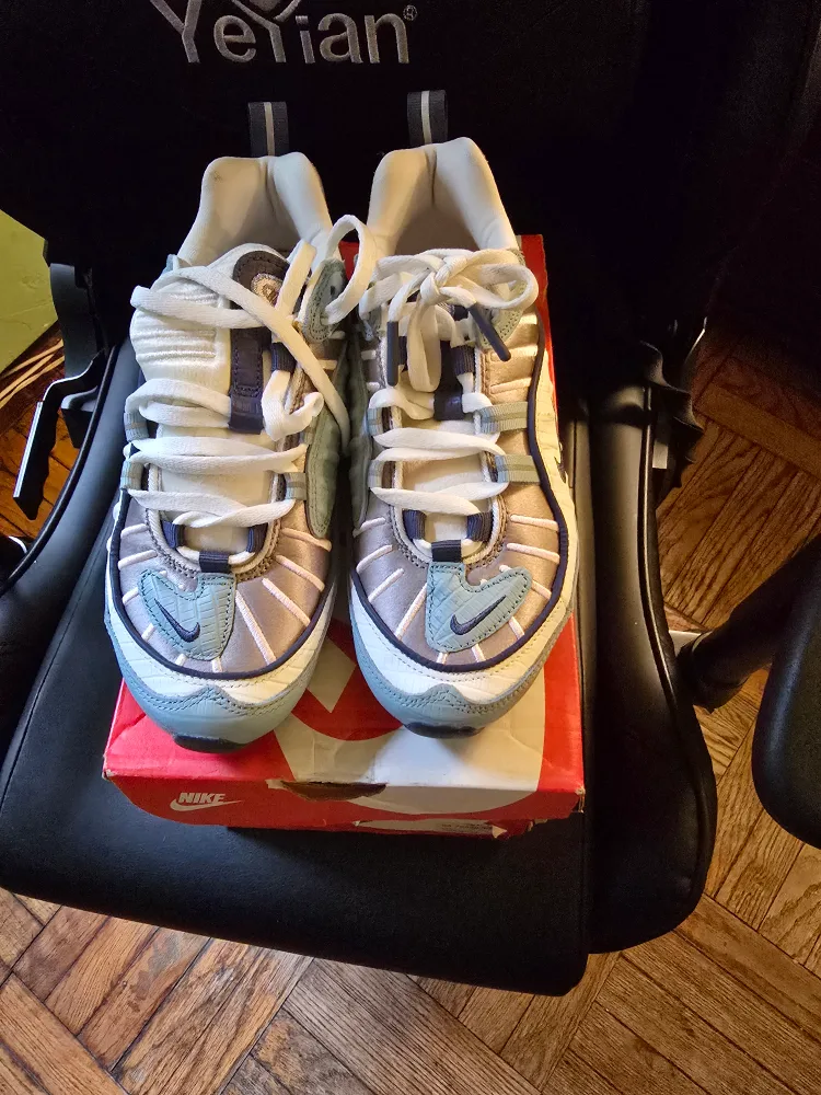 Nike Air Max 98 PRM Size 5.5 Youth thumbnail