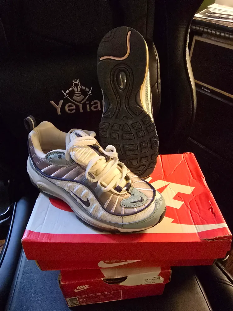 Nike Air Max 98 PRM Size 5.5 Youth image indicator(3)